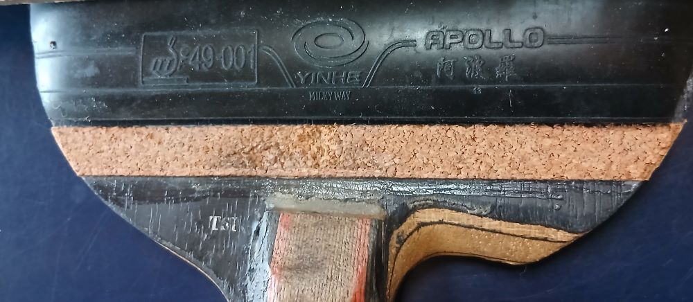 Forehand rubber attached away from the grip on a Chinese penhold racket