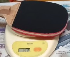 卓球ラケット　ガレイディアリボルバーの重量測定の画像